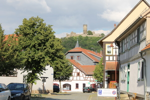 Mühlberg mit Mühlburg im Hintergrund
