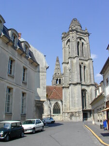 Kirche St. Pierre in Senlise